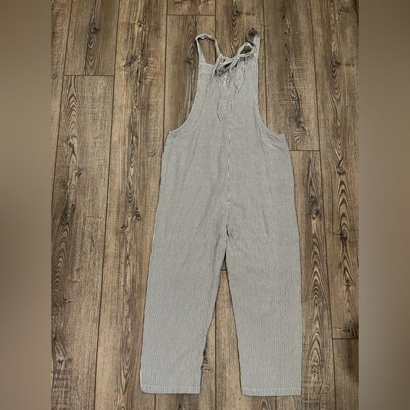 American Eagle Striped Tie-Shoulder Overalls/Romper – Size XS - Picture 3 of 7
